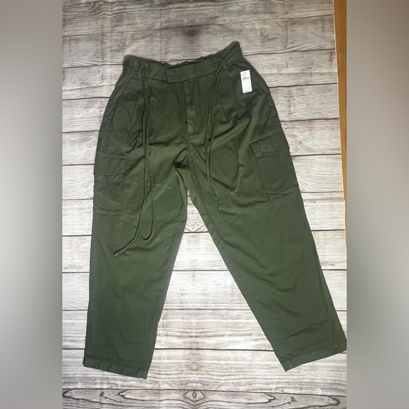 NWT Gap Cargos - Picture 2 of 11